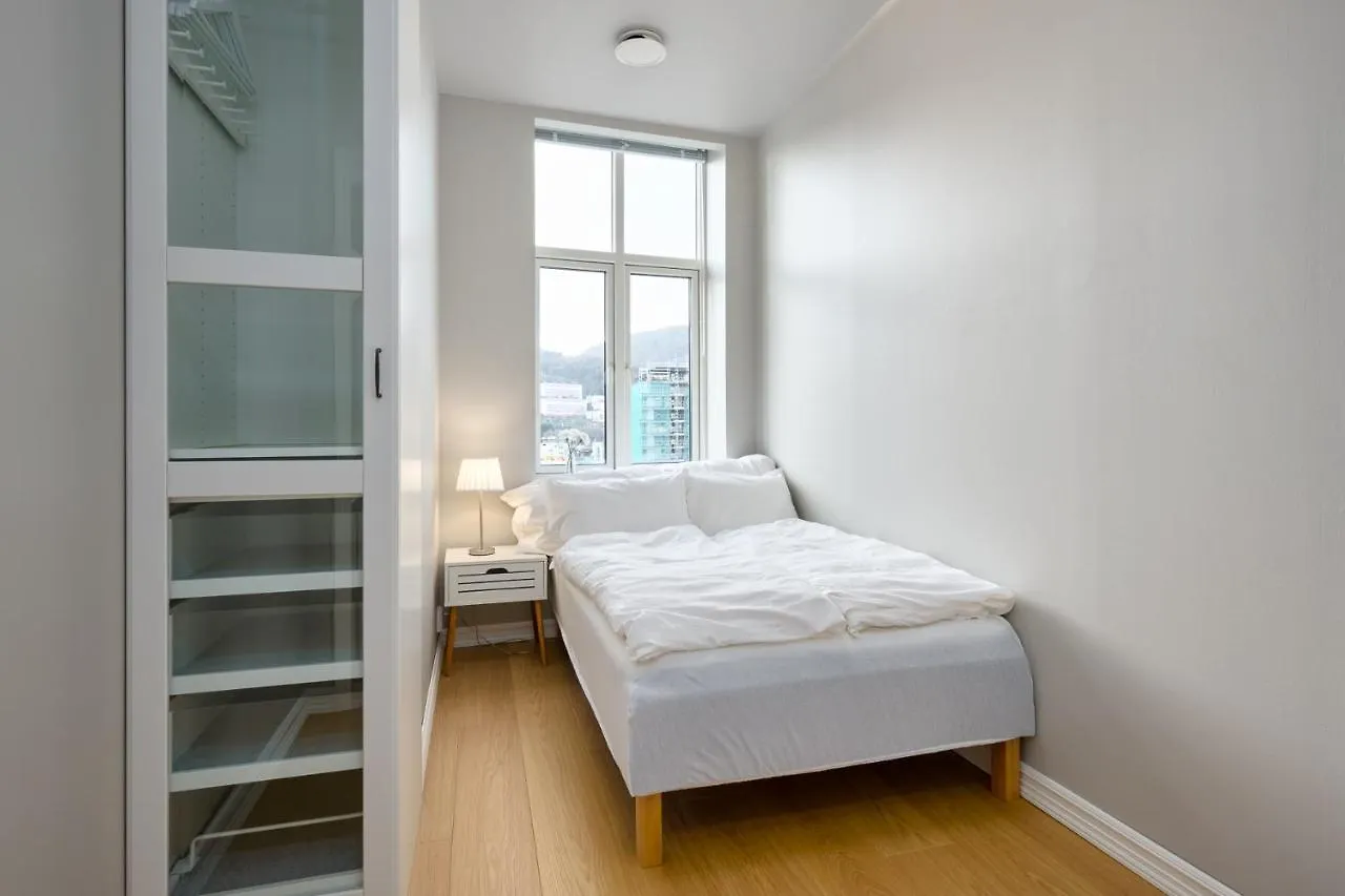 Elegant Bergen City Center Apartment - Ideal For Business Or Leisure Travelers 0*,